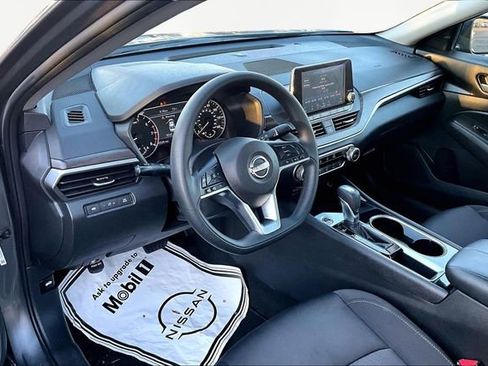 Used 2024 Nissan Altima 2.5 SV image 12