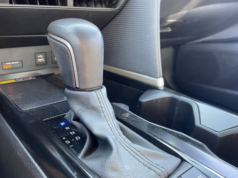 Used 2025 Toyota Camry SE image 5