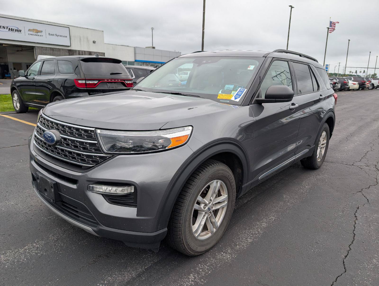 Used 2022 Ford Explorer XLT w/ Equipment Group 202A AWD/4WD image 4