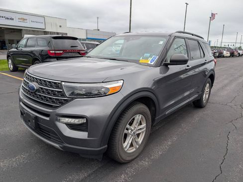 Used 2022 Ford Explorer XLT w/ Equipment Group 202A AWD/4WD image 4