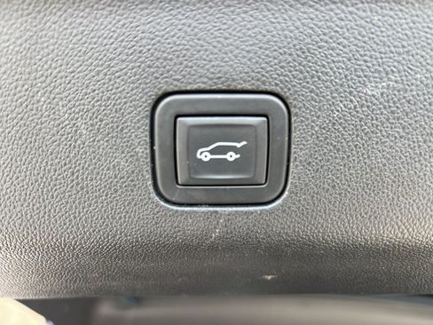 Used 2023 GMC Yukon Denali Ultimate image 35