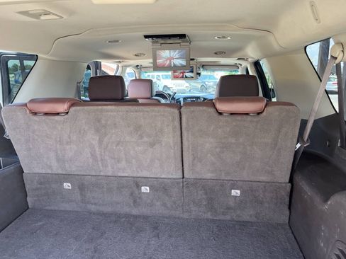 Used 2018 Chevrolet Suburban Premier AWD/4WD image 13