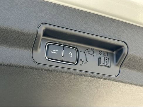New 2026 Ford Explorer Active RWD image 21