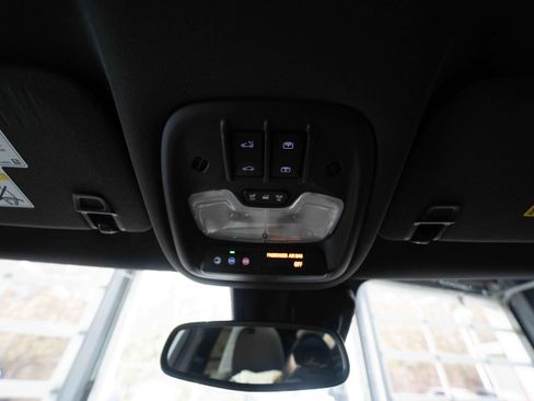 Used 2022 Chevrolet TrailBlazer RS w/ Sun and Liftgate Package image 18