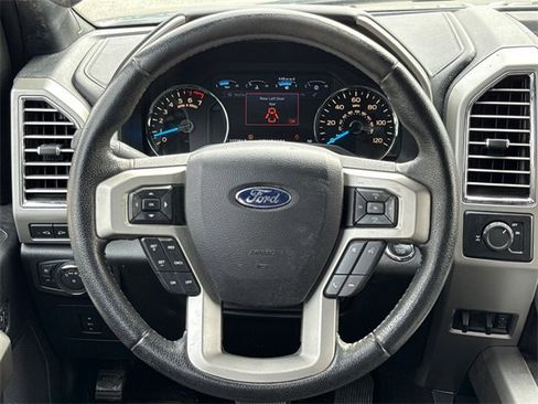 Used 2015 Ford F150 Lariat image 13