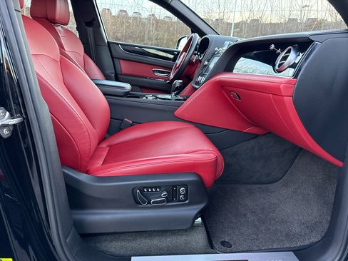 Used 2019 Bentley Bentayga image 32