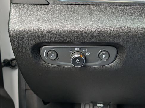 Used 2018 Chevrolet Traverse LT image 22