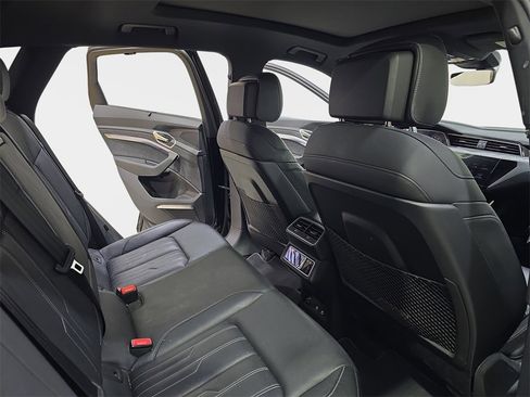 Used 2023 Audi e-tron Chronos w/ Chronos Package image 13