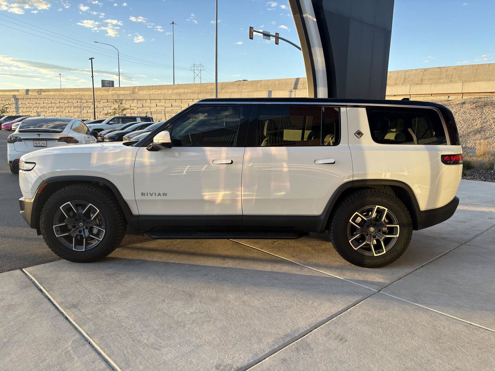Used 2024 Rivian R1S Adventure Dual AWD/4WD image 5