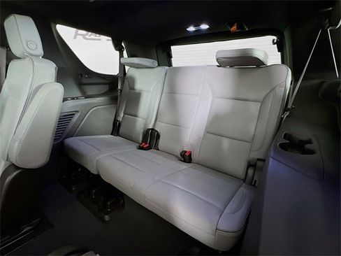 Used 2023 GMC Yukon SLT w/ SLT Luxury Package image 35