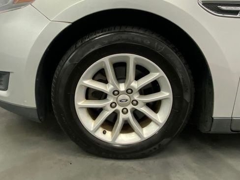 Used 2013 Ford Taurus SE image 17