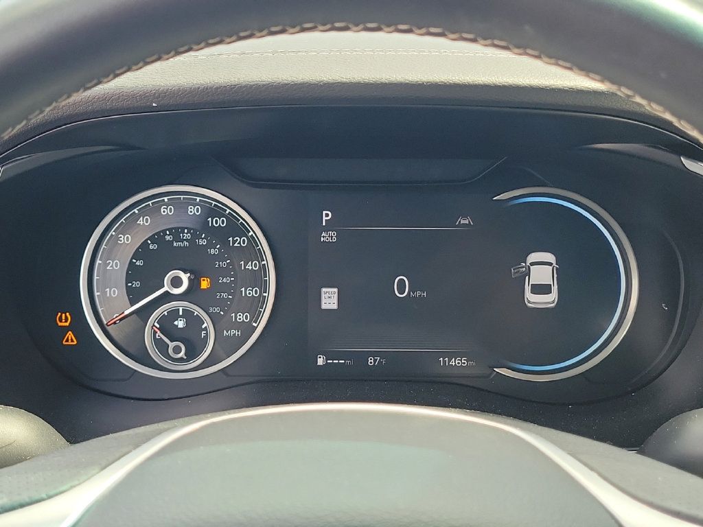 Used 2025 Genesis G70 2.5T RWD image 21