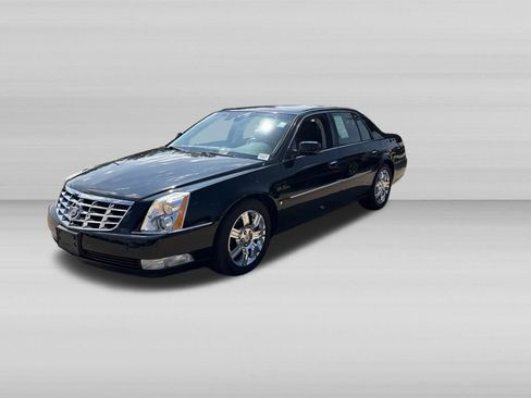 Used 2008 Cadillac DTS Performance w/ Platinum Edition FWD image 8