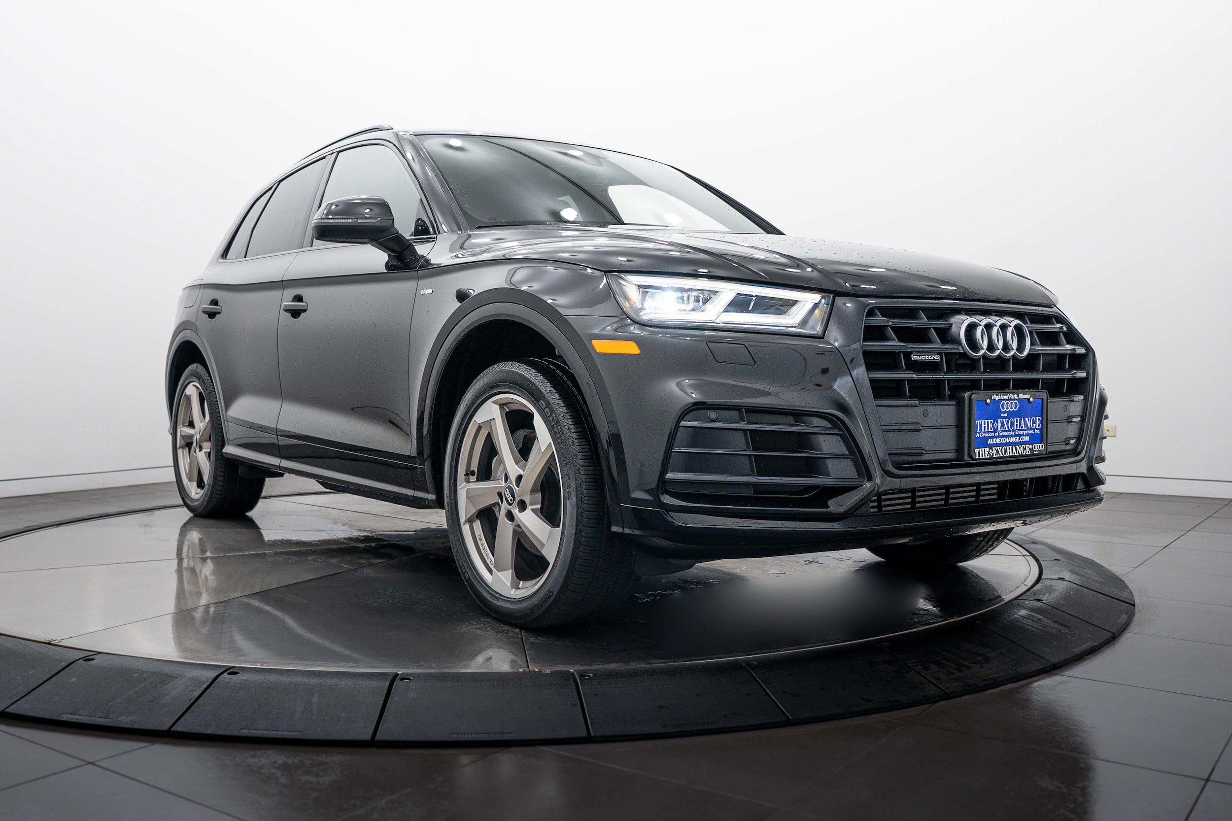 Used 2020 Audi Q5 2.0T Titanium Premium Plus w/ Premium Plus Package AWD/4WD image 1