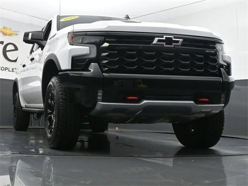 Used 2022 Chevrolet Silverado 1500 ZR2 image 3