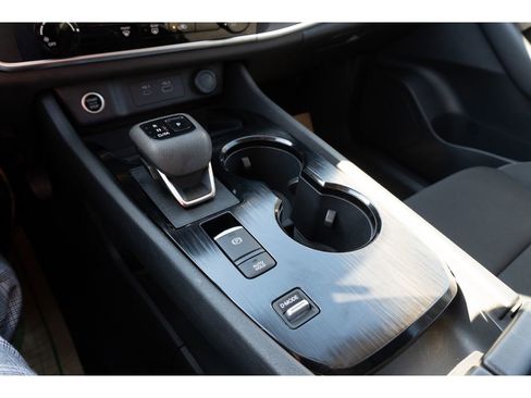 Used 2023 Nissan Rogue S image 25