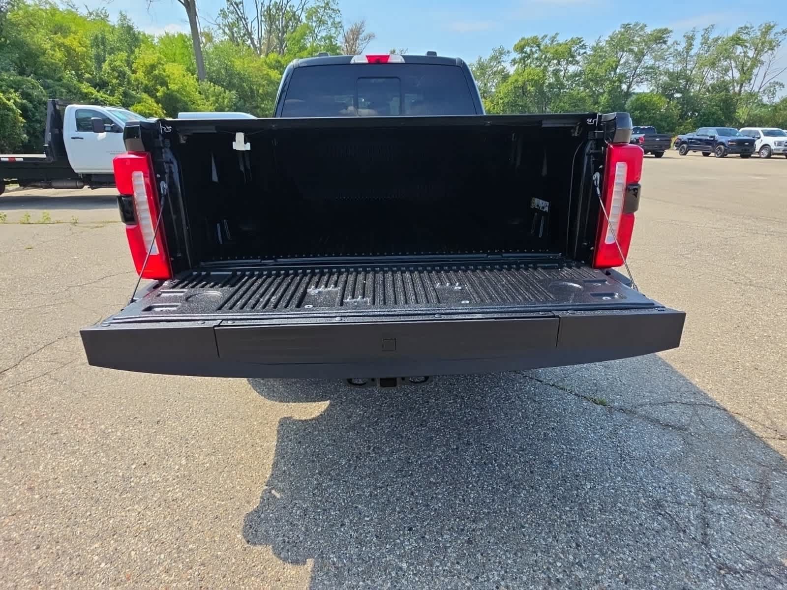 Used 2024 Ford F250 Lariat w/ Lariat Ultimate Package AWD/4WD image 11