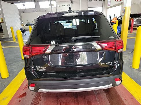 Used 2018 Mitsubishi Outlander ES image 4