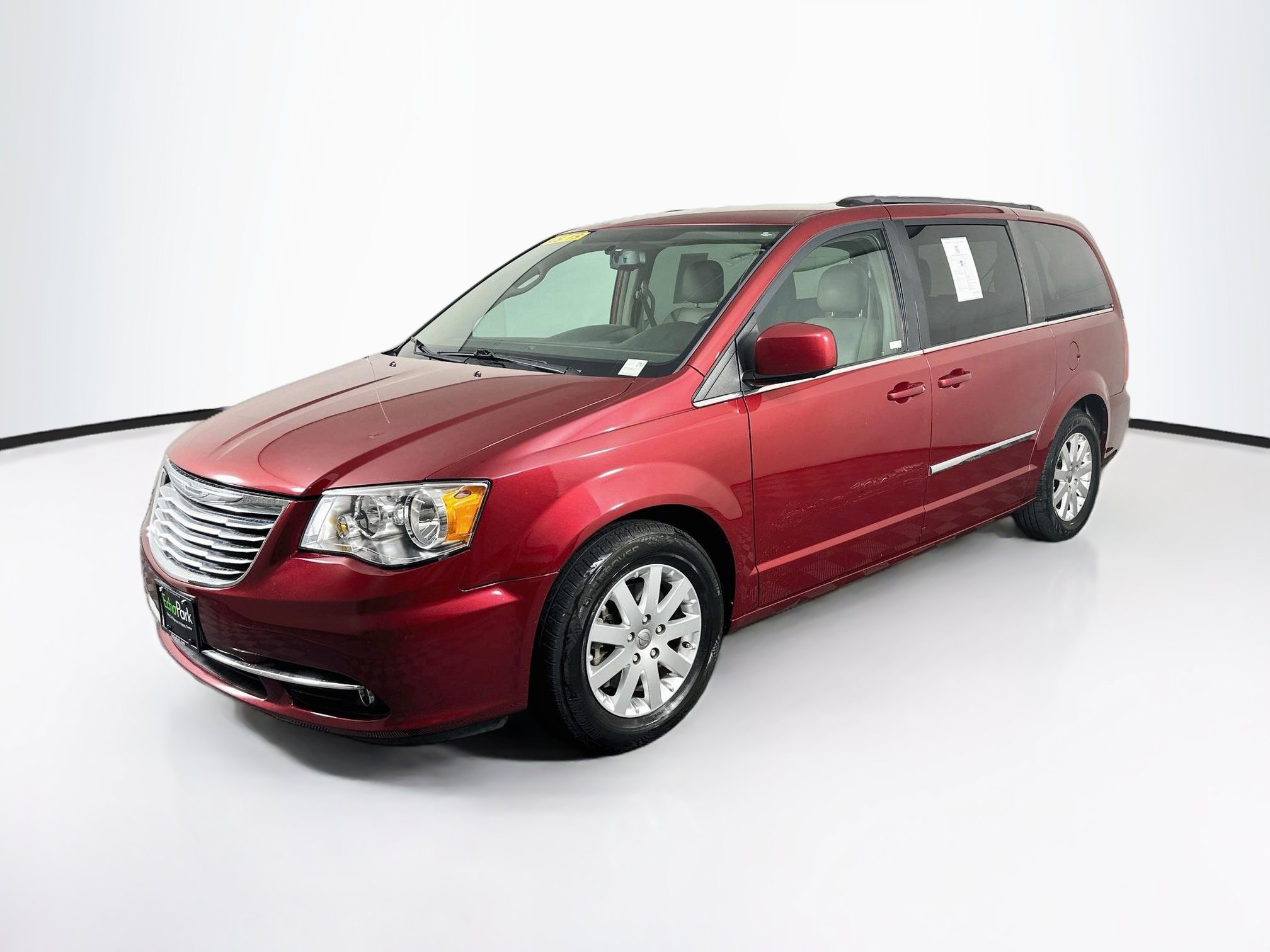 Used 2016 Chrysler Town & Country Touring FWD image 3