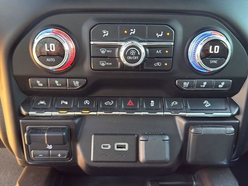 Used 2022 GMC Sierra 1500 SLT image 26