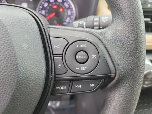 Used 2022 Toyota RAV4 XLE image 30