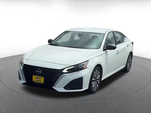 Used 2025 Nissan Altima 2.5 SV FWD image 5