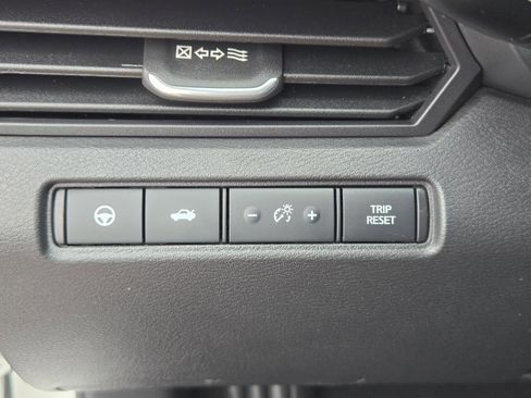 Used 2023 Nissan Altima 2.5 SV w/ SV Premium Package image 18