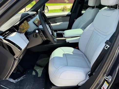 Used 2024 Land Rover Range Rover Sport SE image 5