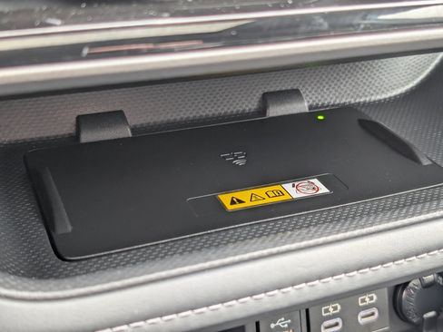 Used 2023 Toyota Highlander XLE image 22