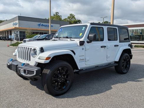 Used 2023 Jeep Wrangler Unlimited Sahara AWD/4WD image 8