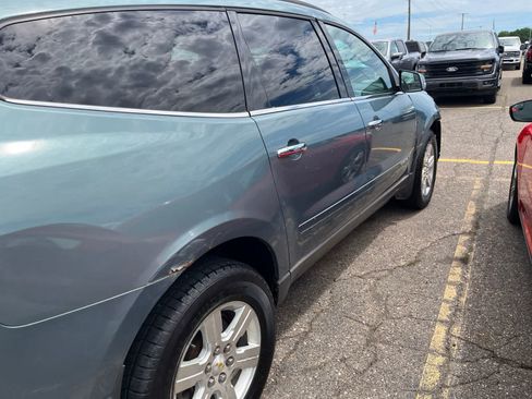Used 2009 Chevrolet Traverse LT FWD image 16