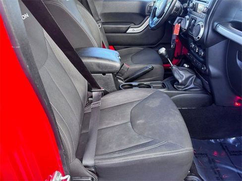 Used 2017 Jeep Wrangler Unlimited Rubicon w/ Dual Top Group image 25