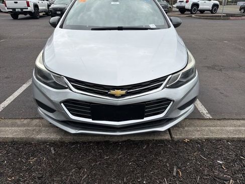 Used 2018 Chevrolet Cruze LT w/ RS Package image 17