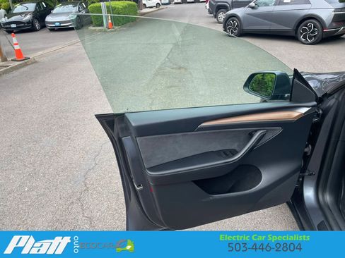 Used 2023 Tesla Model Y Long Range AWD/4WD image 26