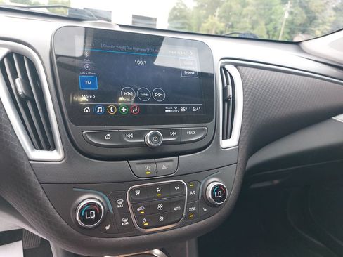 Used 2023 Chevrolet Malibu LT FWD image 16