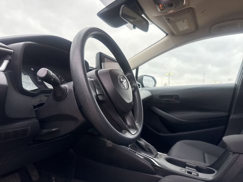 Used 2025 Toyota Corolla LE image 34