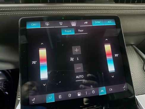 Used 2025 Cadillac Escalade Luxury image 17