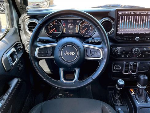 Used 2018 Jeep Wrangler Unlimited Sahara image 5