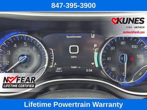 Used 2023 Chrysler Pacifica Touring-L image 44