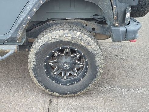 Used 2013 Jeep Wrangler Unlimited Rubicon image 10