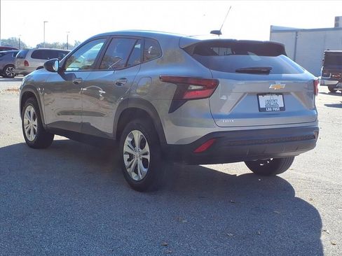 Used 2025 Chevrolet Trax LS image 5