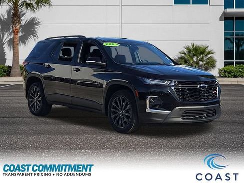 Used 2023 Chevrolet Traverse RS FWD image 3