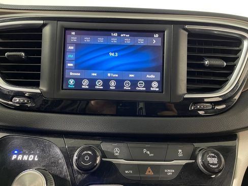 Used 2019 Chrysler Pacifica Touring Plus image 22