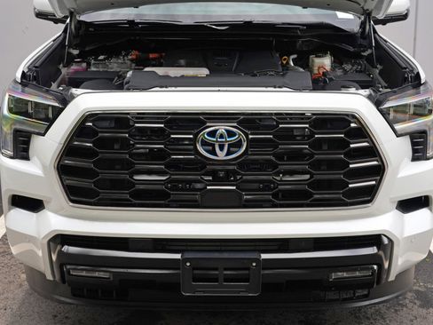 Used 2023 Toyota Sequoia Platinum AWD/4WD image 8
