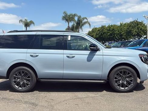 New 2026 Ford Expedition Platinum w/ Stealth Appearance Package AWD/4WD image 2