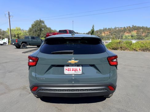 New 2026 Chevrolet Trax LS w/ LS Convenience Package FWD image 23