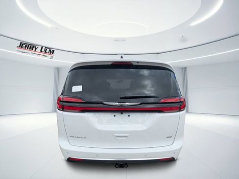 New 2026 Chrysler Pacifica Pinnacle w/ Trailer Tow Group image 4