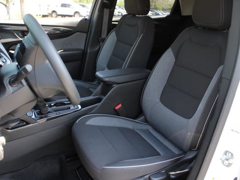 Used 2025 Chevrolet TrailBlazer LT AWD/4WD image 16