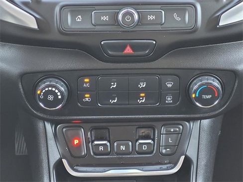 Used 2018 GMC Terrain SLE image 22