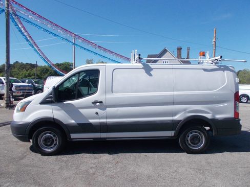 Used 2015 Ford Transit 250 130 Low Roof RWD image 17
